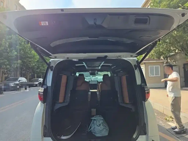 Toyota Vellfire — Фото автомобиля 9