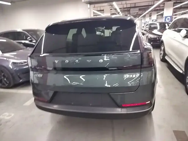 Volvo XC70 Plug-in Hybrid — Фото автомобиля 5