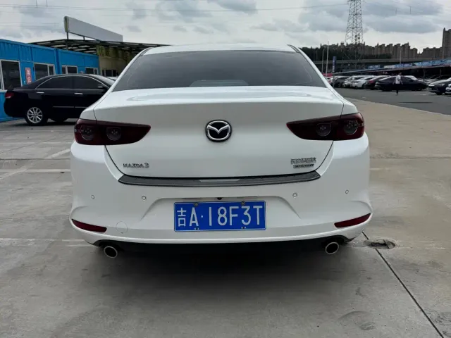 Mazda Axela — Фото автомобиля 20