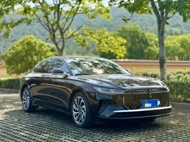 Lincoln Z — Фото автомобиля 3