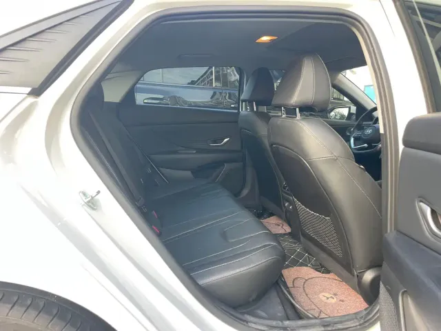 Hyundai Elantra — Фото автомобиля 11