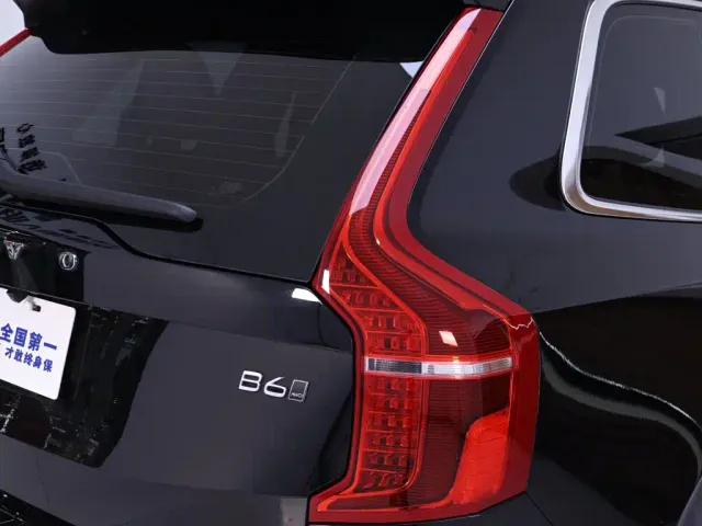 Volvo XC90 — Фото автомобиля 9