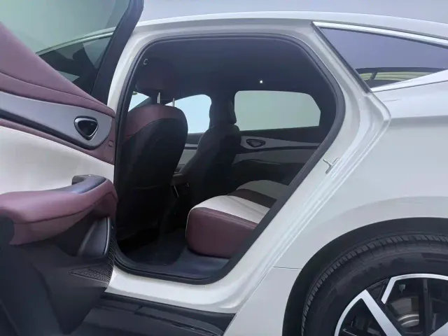 BYD Seal 07 DM-i — Фото автомобиля 6