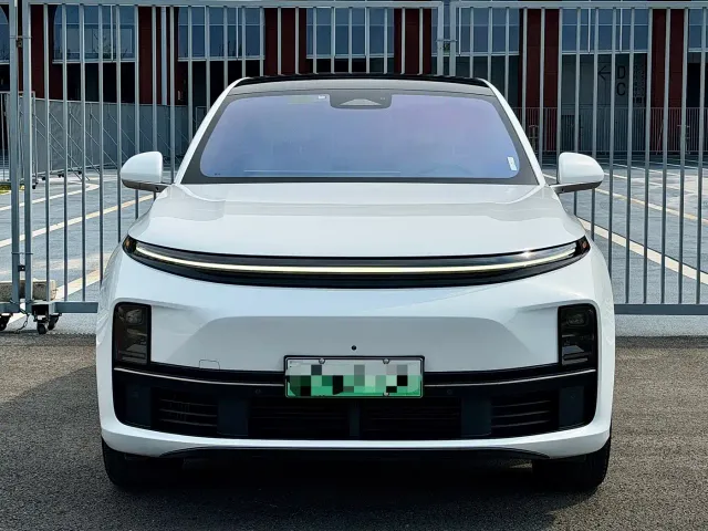 Li Auto L7 — Фото автомобиля 2