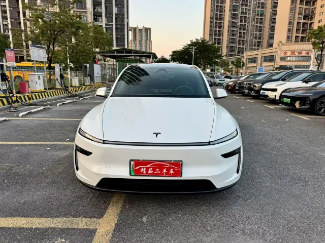 Tesla Model Y L — Фото автомобиля 2