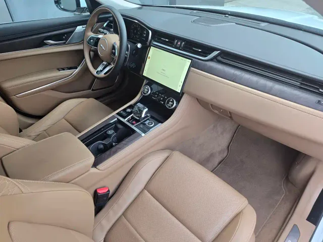 Jaguar XFL — Фото автомобиля 12