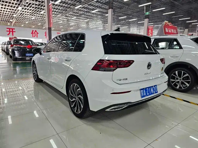Volkswagen Golf — Фото автомобиля 3