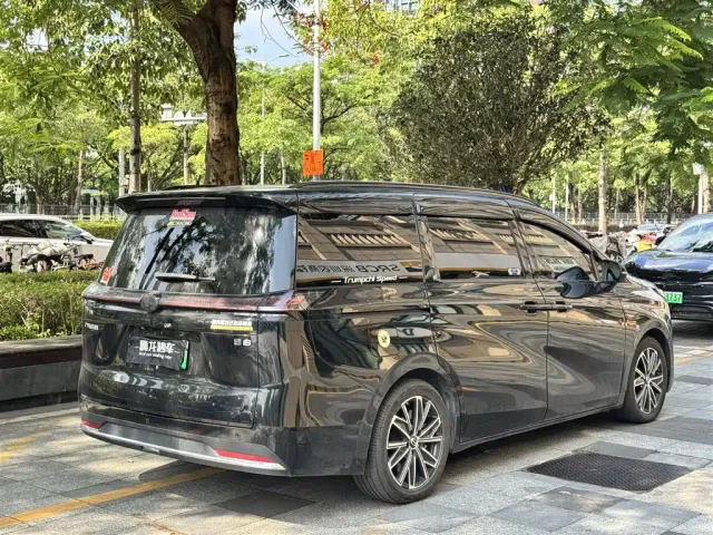 GAC Trumpchi E8 — Фото автомобиля 9