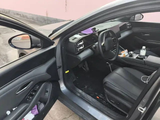 BYD Qin L — Фото автомобиля 12