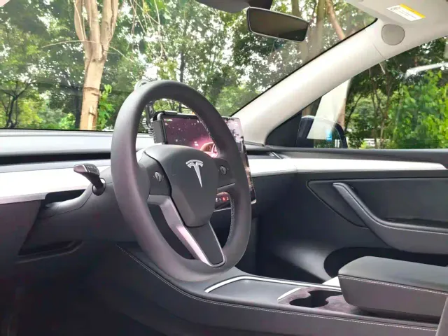 Tesla Model Y — Фото автомобиля 7