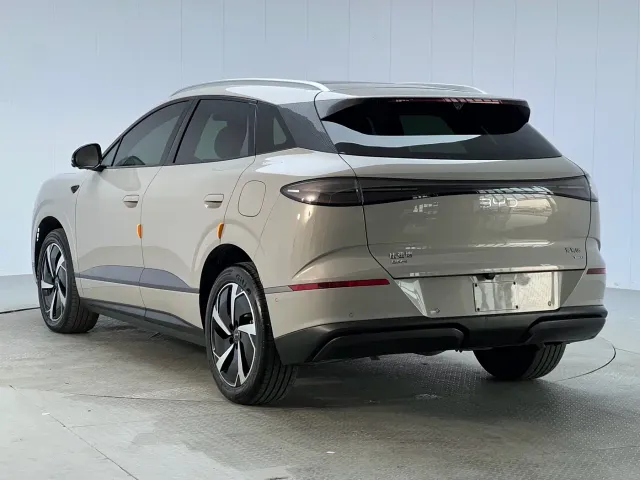 BYD Sealion 06 — Фото автомобиля 15