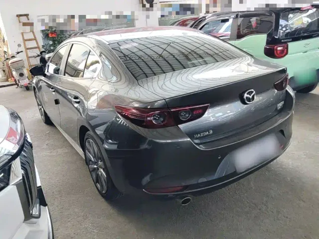 Mazda Axela — Фото автомобиля 4
