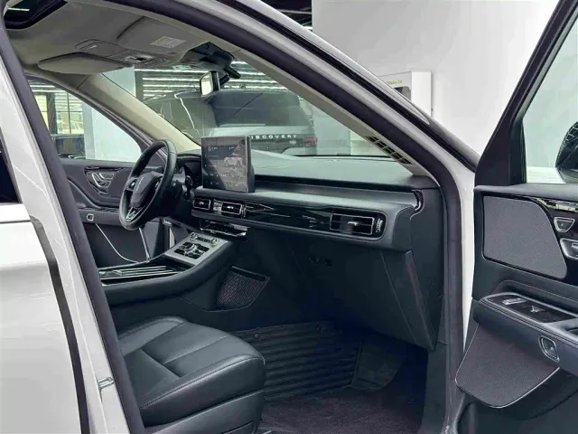 Lincoln Aviator — Фото автомобиля 8