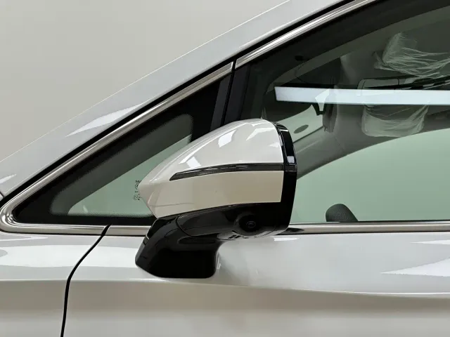 Roewe iMAX8 — Фото автомобиля 11