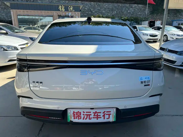 BYD Seal 07 DM-i — Фото автомобиля 8