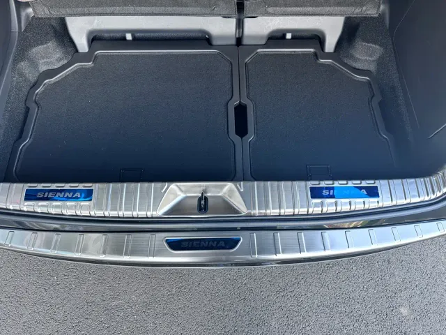 Toyota Sienna — Фото автомобиля 10