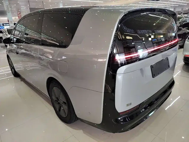 Li Auto MEGA — Фото автомобиля 4