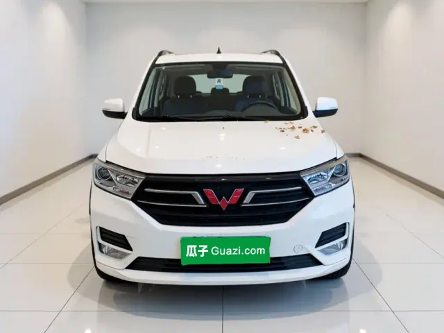 Wuling Hongguang — Фото автомобиля 2