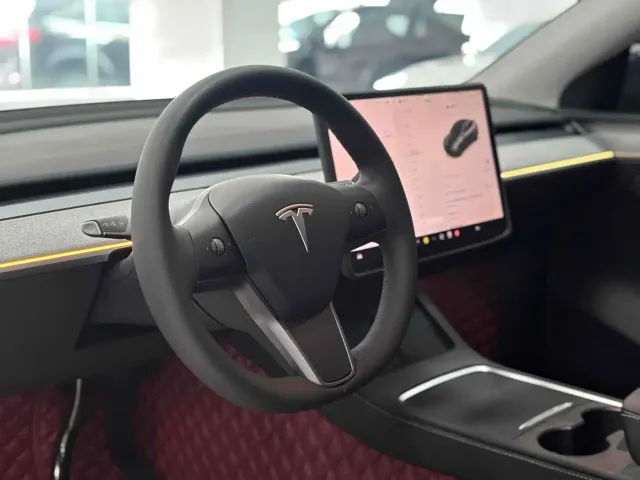 Tesla Model Y — Фото автомобиля 5