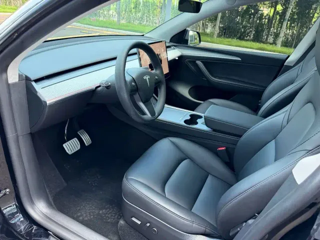 Tesla Model Y — Фото автомобиля 8