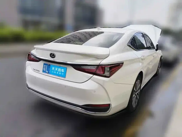 Lexus ES — Фото автомобиля 2