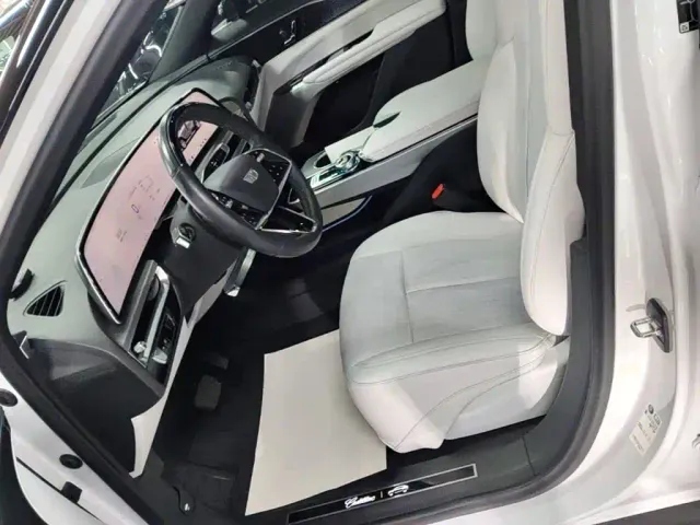 Cadillac Lyriq — Фото автомобиля 14
