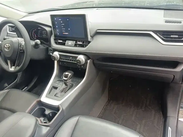 Toyota RAV4 — Фото автомобиля 9