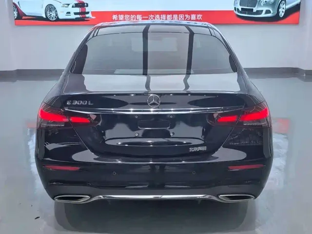 Mercedes-Benz E-Class — Фото автомобиля 3