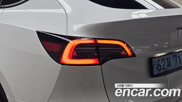 Tesla Model Y — Фото автомобиля 8