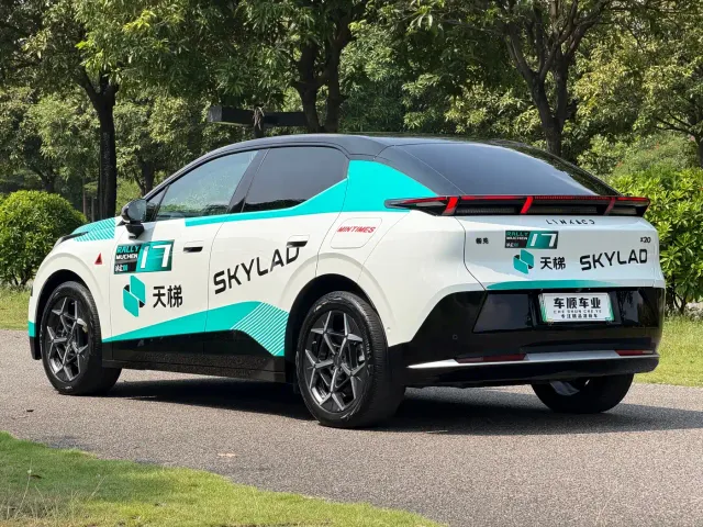 Lynk & Co Z20 — Фото автомобиля 6