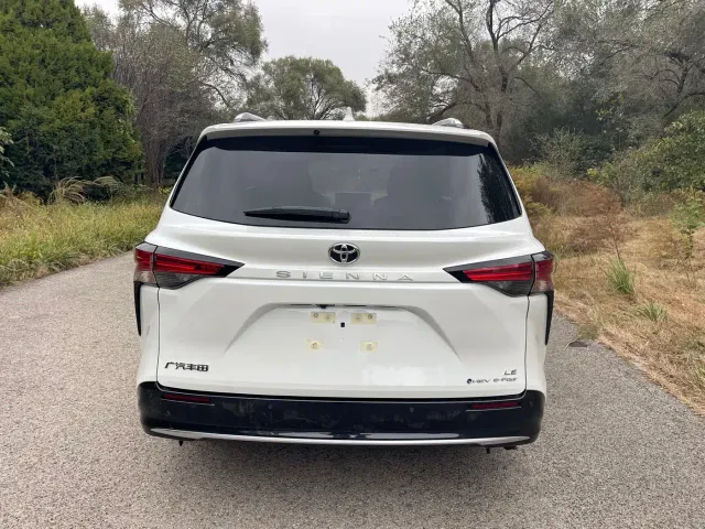 Toyota Sienna — Фото автомобиля 15