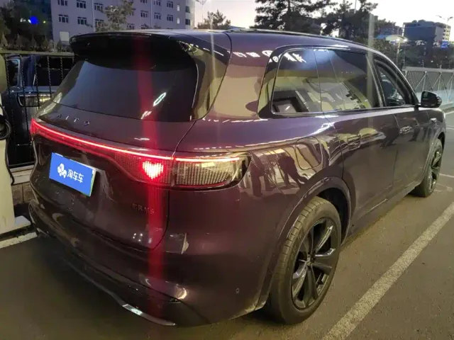 Aito M8 — Фото автомобиля 3