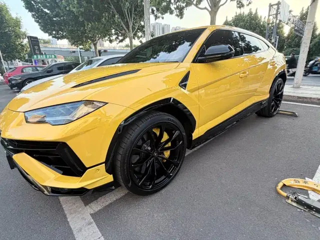 Lamborghini Urus — Фото автомобиля 2