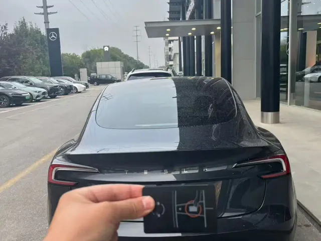 Tesla Model 3 — Фото автомобиля 4