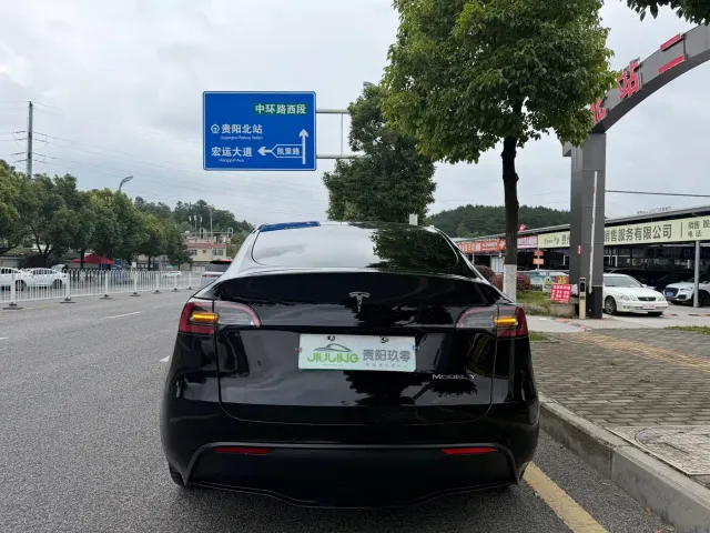 Tesla Model Y — Фото автомобиля 5