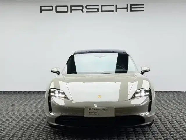 Porsche Taycan — Фото автомобиля 2