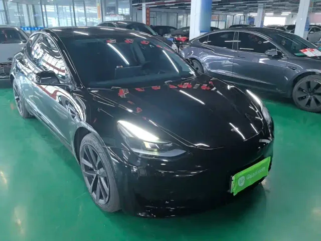 Tesla Model 3 — Фото автомобиля 3