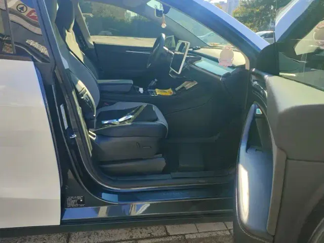 Tesla Model Y — Фото автомобиля 8