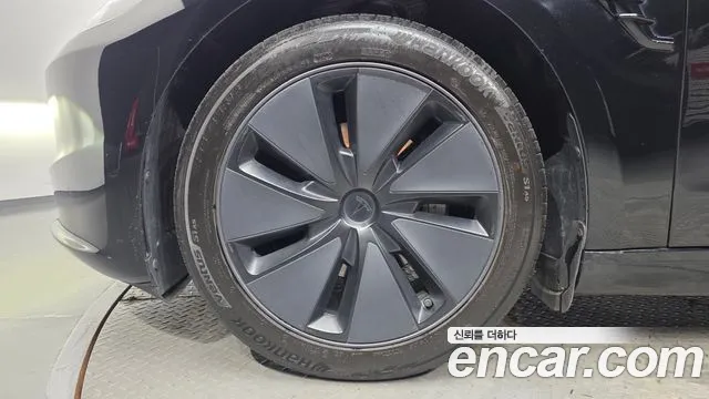 Tesla Model 3 — Фото автомобиля 5