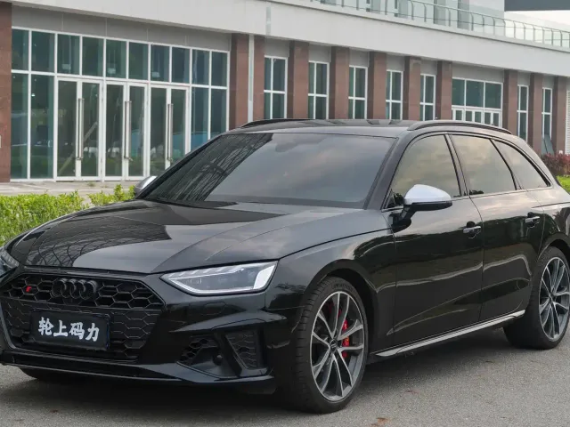 Фотография автомобиля — Audi S4