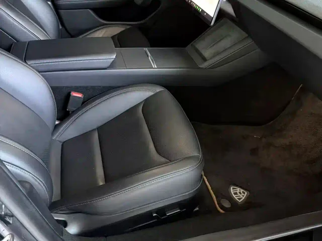 Tesla Model 3 — Фото автомобиля 3