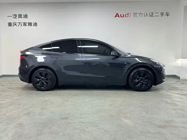 Tesla Model Y — Фото автомобиля 6