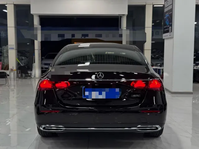 Mercedes-Benz E-Class — Фото автомобиля 5