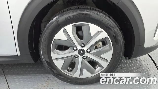 Kia Niro — Фото автомобиля 5