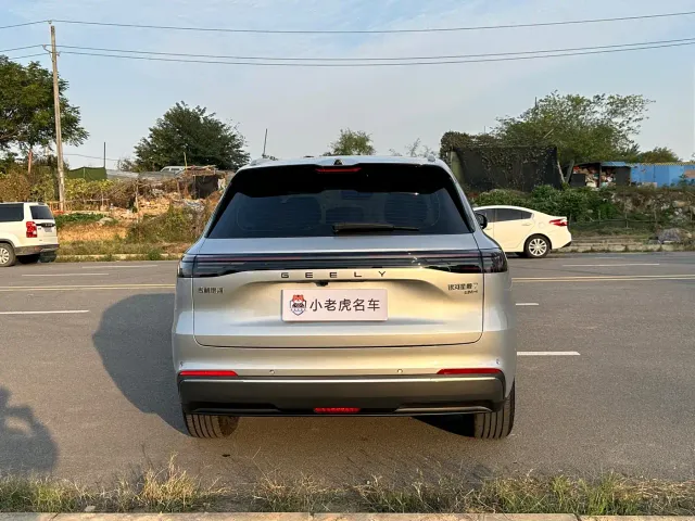 Geely Galaxy Starship 7 EM-i — Фото автомобиля 5