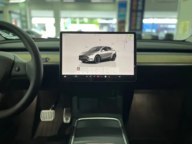 Tesla Model Y — Фото автомобиля 14