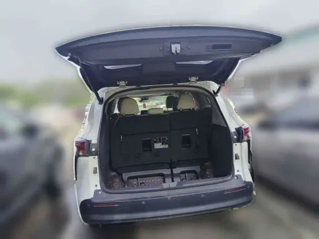 Toyota Sienna — Фото автомобиля 5