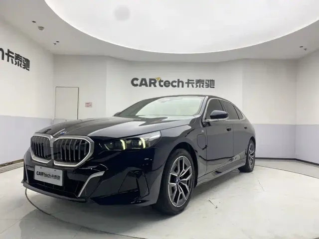 Фотография автомобиля — BMW i5