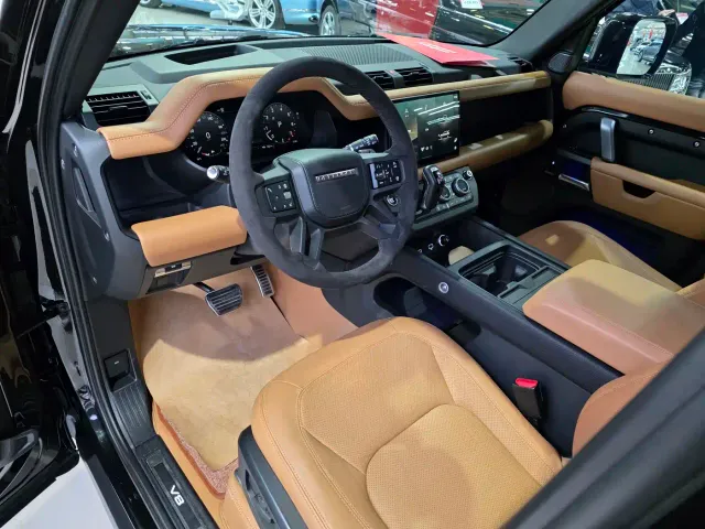 Land Rover Defender — Фото автомобиля 11