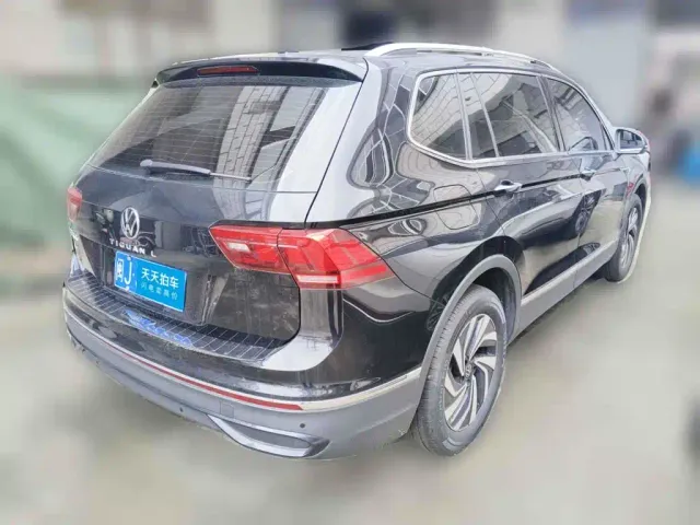 Volkswagen Tiguan L — Фото автомобиля 2